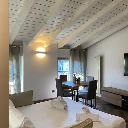 Domus Dea アパート ベルガモ