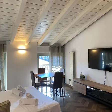 Domus Dea アパート ベルガモ