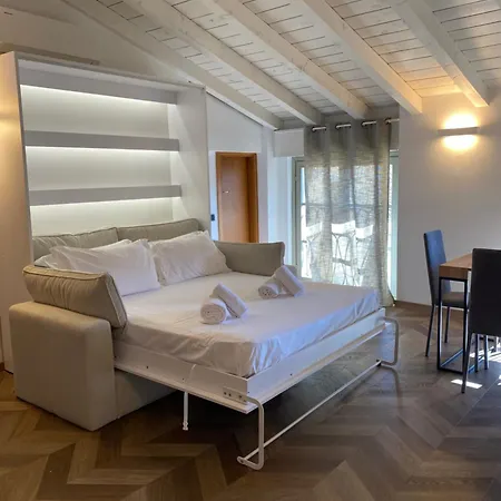 アパート Domus Dea ベルガモ